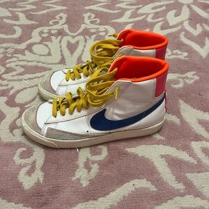NIKE Blazers, multicolor, size 8